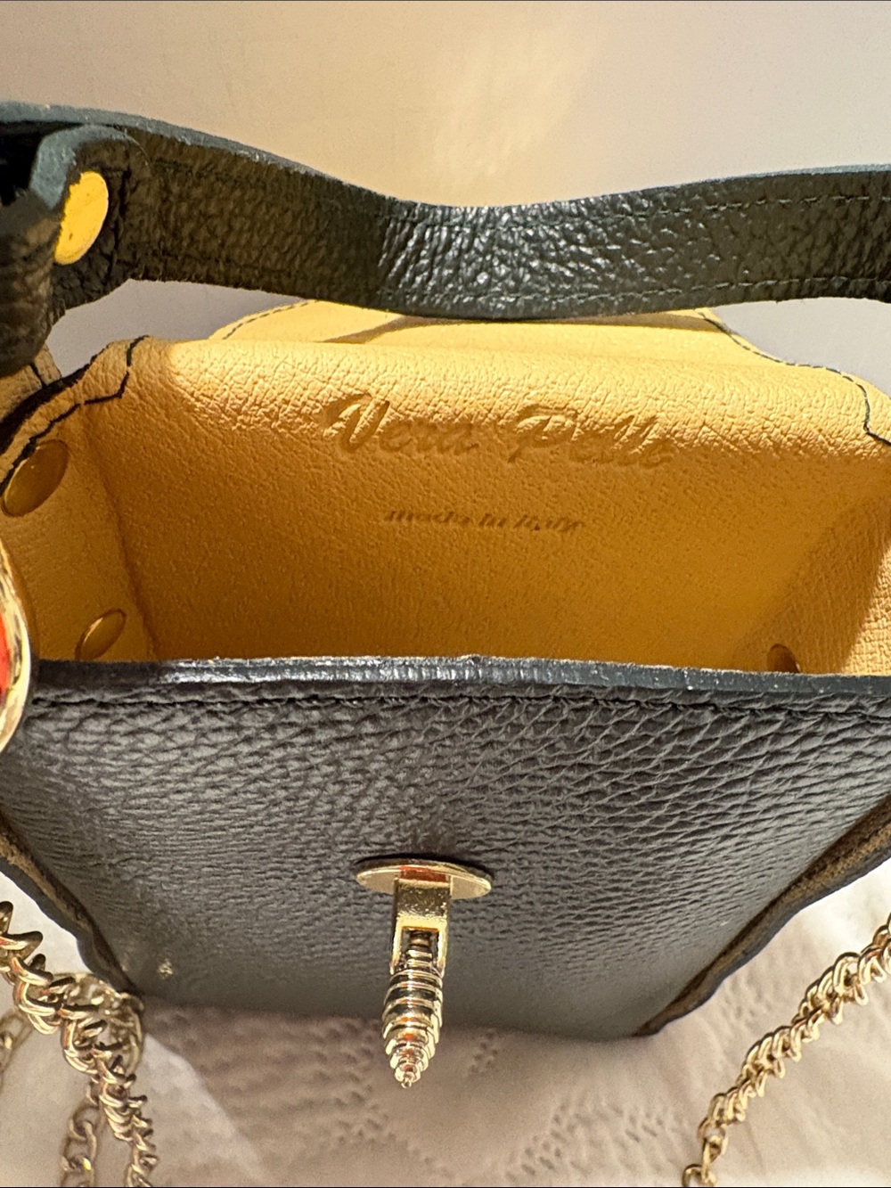 Vera Pelle Olive Green Leather Crossbody Bag with Beige Interior, made in Italy - Picture 3 of 16